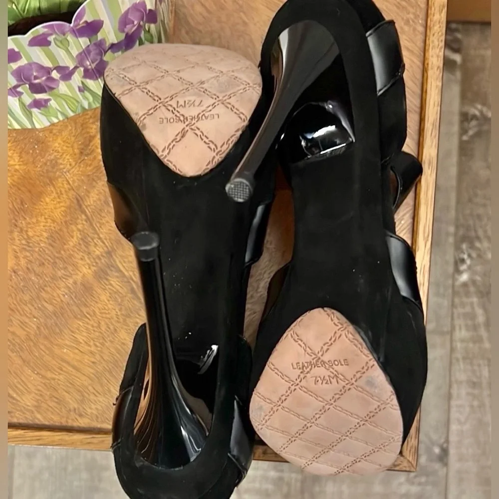 L.A.M.B. Elegant Black T Strap Suede/Leather Peep Toe Pumps Size 7.5 - Picture 7 of 8